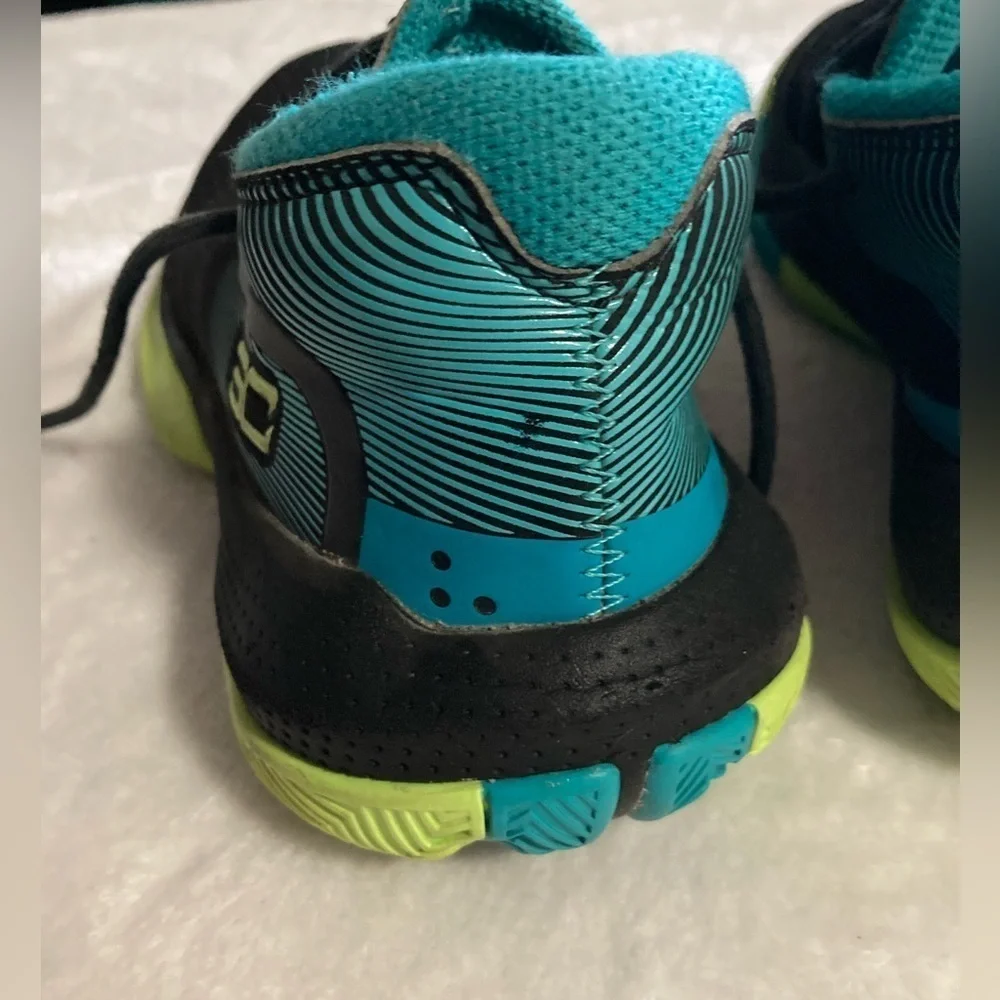 Under Armour Youth 3Zero Multicolor Sneaker Tennis Shoes Size 5Y